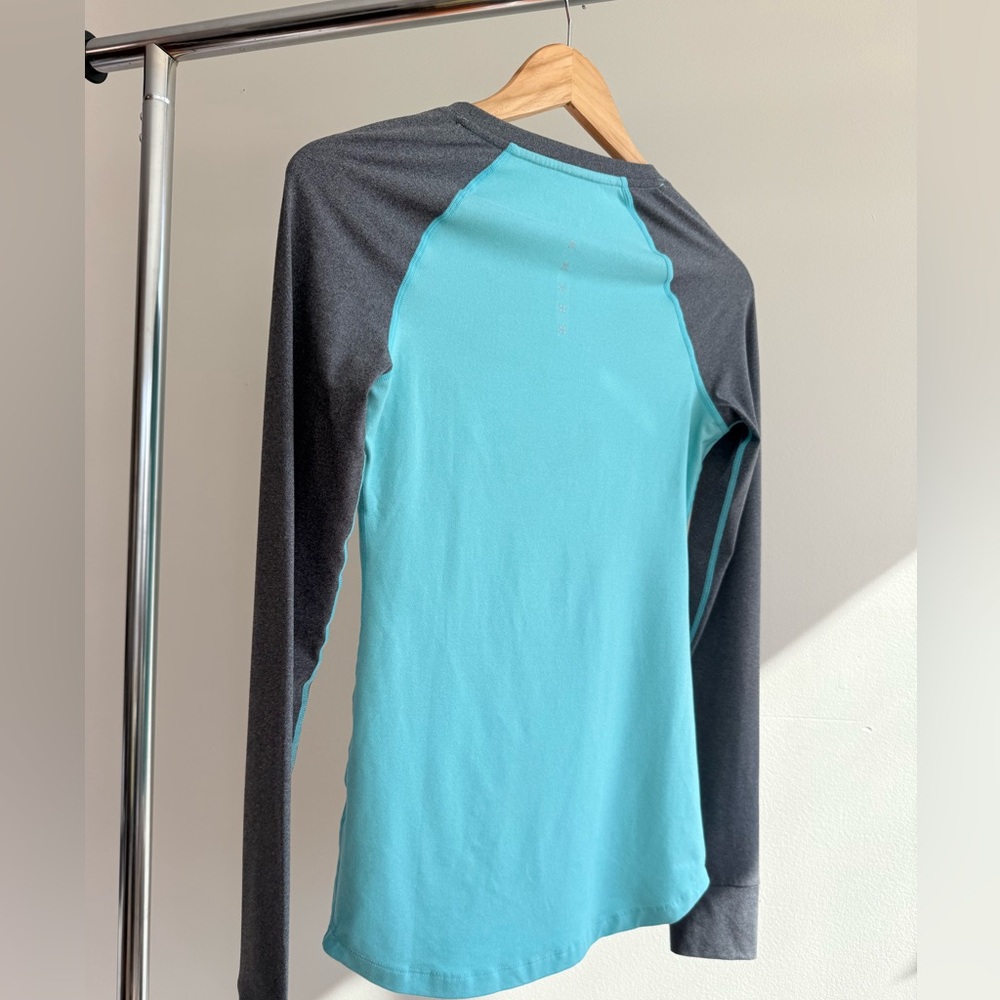 Running Room Longsleeve - Picture 5 of 7